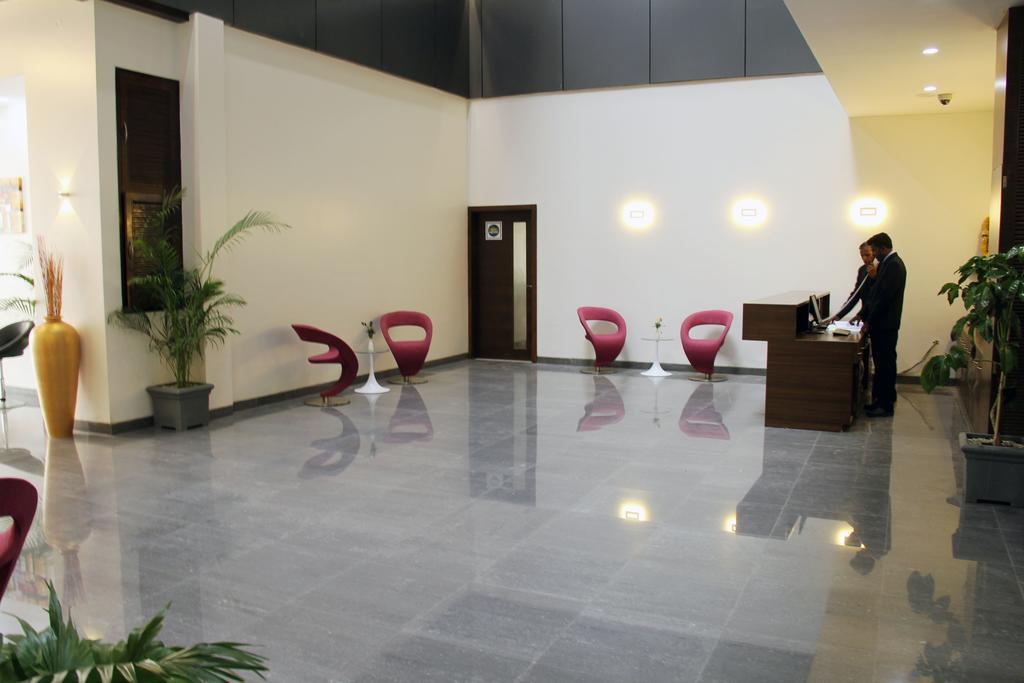 Hotel The Sky Court Aurangābād Exterior foto